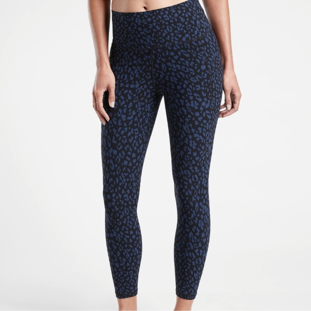 Athleta Salutation Stash Pocket II Printed 7/8 Tight
